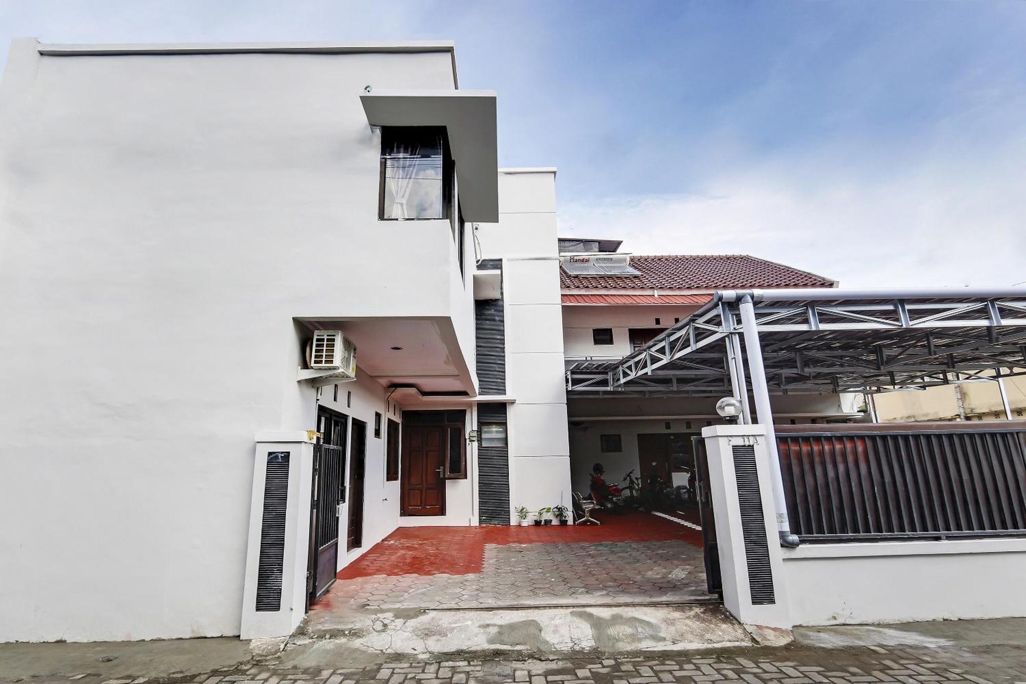 Oyo 91082 Nathania Exclusive Sleman  Exterior photo